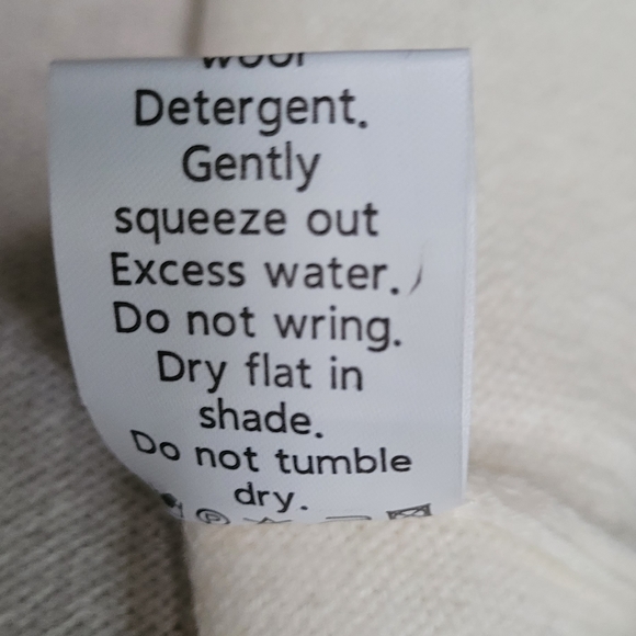 Van Kukil Cashmere Collegiate Style Cardigan XL and L -NWT - Picture 10 of 17